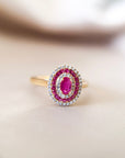 Anillo Solitario Rubí Oval Halo triple de brillantes y rubís