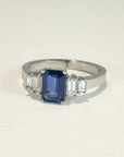 A pedido - Anillo Zafiro Octogonal en Grifa 7 x 5 mm y Baguettes
