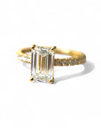 Anillo oro 18K solitario diamante radiant 1,51 ct y brillantes en argolla