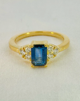 A pedido - Anillo Zafiro Octogonal en Grifa 7 x 5 mm y Brillantes