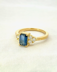 A pedido - Anillo Zafiro Octogonal en Grifa 7 x 5 mm y Brillantes