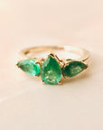 A pedido - Anillo Tricillo Esmeraldas Pera en Grifa 7 x 5 mm