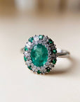 A pedido - Anillo Esmeralda Oval en Grifa 1,52 ct Halo doble