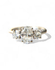 Anillo oro blanco 18K Tricillo Oval 1 ct y brillantes 0,3 ct