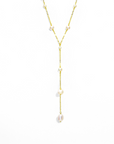 Collar cadena con perlas de distintos tamaños y cadena de 10cm