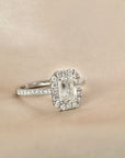 Anillo Solitario Diamante Lab 1,09 ct Corte Esmeralda Halo en Oro blanco 18K