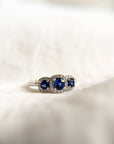 Anillo Tricillo Zarifo Halo en oro blanco 18K