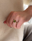 Anillo solitario peridoto oval y redondos