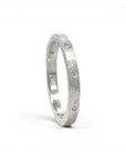 Anillo argolla textura plata con circones