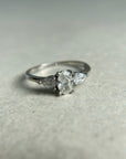 A pedido - Anillo Tricillo Oval y Gotas en Grifa (0,50 y 0,18 ct)