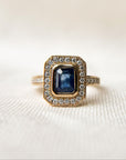A pedido - Anillo Zafiro Rectangular en Bisel y Halo Diamantes en grano
