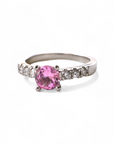 A pedido - Anillo Zafiro Rosado Cushion en Grifa 5,5 x 5,7 mm y brillantes en argolla