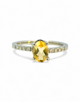 Anillo solitario citrino oval y brillantes