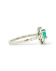 Anillo Solitario Esmeralda Oval 0,48 ct Halo de brillantes