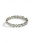 Anillo cintillo diamantes en bisel diseño geometrico 0,10 ct oro 10K