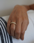 Anillo Cintillo Diamantes Halo de Brillantes Amarillo 18K