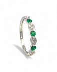 Anillo cintillo esmeraldas y diamantes en rombos ruleteados