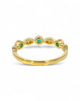 Anillo cintillo esmeraldas y diamantes en ojitos ruleteados