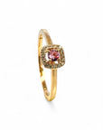 Anillo solitario zafiro rosado halo diamantes