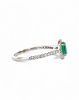 Anillo Solitario Esmeralda 0,50 ct halo diamantes oro 18K