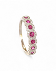 Anillo Cintillo Rubies en Halo de Brillantes