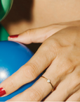 Anillo Solitario Brillantes Pavé en argolla de Oro Amarillo 18K
