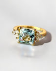 A pedido - Anillo Aguamarina Cushion en Grifa y Brillantes laterales