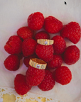 Anillo solitario Sophia Schneider Joyas de oro amarillo 18K con topacio de 6 mm y diseño gallonado sobre frambuesas