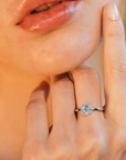 Anillo Solitario Topacio Azul halo diamantes Oro 18K