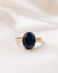 Anillo solitario zafiro oval oro 18K