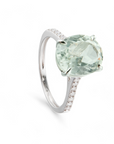 A pedido - Anillo Solitario Amatista verde en grifa brillantes en argolla de oro blanco 18k