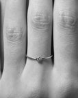 Anillo Solitario Diamante Bisel en Oro Blanco 18K