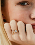 Anillo Topacio Blanco Oval y Diamante Lateral