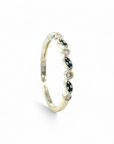 Anillo Cintillo Ojitos ruleteado Diamantes y Zafiros