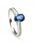 A pedido - Anillo Solitario Zafiro Oval con diamantes princess en oro 18K