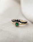 Anillo Solitario Esmeralda Oval halo brillantes oro 18K
