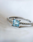 Anillo Topacio Azul Cuadrado y Diamantes