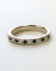 A pedido - Anillo Cintillo Zafiros y Diamantes en Grifa 0,02 ct