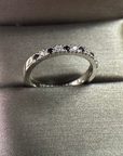 A pedido - Anillo Cintillo Zafiros y Diamantes en Grifa 0,02 ct