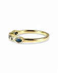 Anillo Cintillo Zafiros ojitos y círculos en bisel de oro amarillo 10K