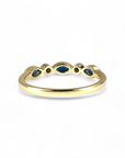 Anillo Cintillo Zafiros ojitos y círculos en bisel de oro amarillo 10K