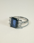 A pedido - Anillo Zafiro Rectangular en Grifa 9 x 7 mm y Diamantes Princess