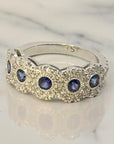 A pedido - Anillo Quintillo Zafiros Redondos en Bisel 0,10 ct Halo