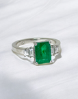 A pedido - Anillo Esmeralda Rectangular en Grifa 9x7,5 mm y Baguettes