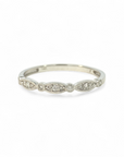 Anillo cintillo ojitos y brillante bisel oro blanco 14K