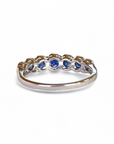 A pedido - Anillo Cintillo de 7 Zafiros en Halo de Brillantes