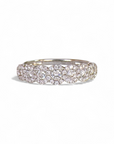 Anillo Cintillo de 7 Diamantes en Halo de Brillantes Oro Blanco 18K