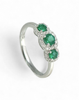 A pedido - Anillo Tricillo Esmeraldas con halo diamantes en oro blanco 18K