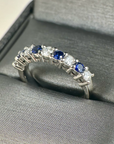 A pedido - Anillo Cintillo Zafiros y Diamantes en Grifa 0,09 ct