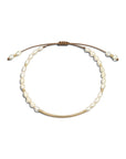 Pulsera ajustable ClaraJoyas con perlas naturales y barra central de goldfilled sobre cordón marrón